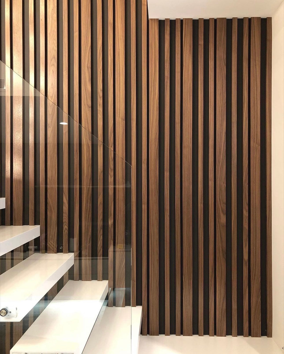 Mixed Width Slat Wall for a Staircase