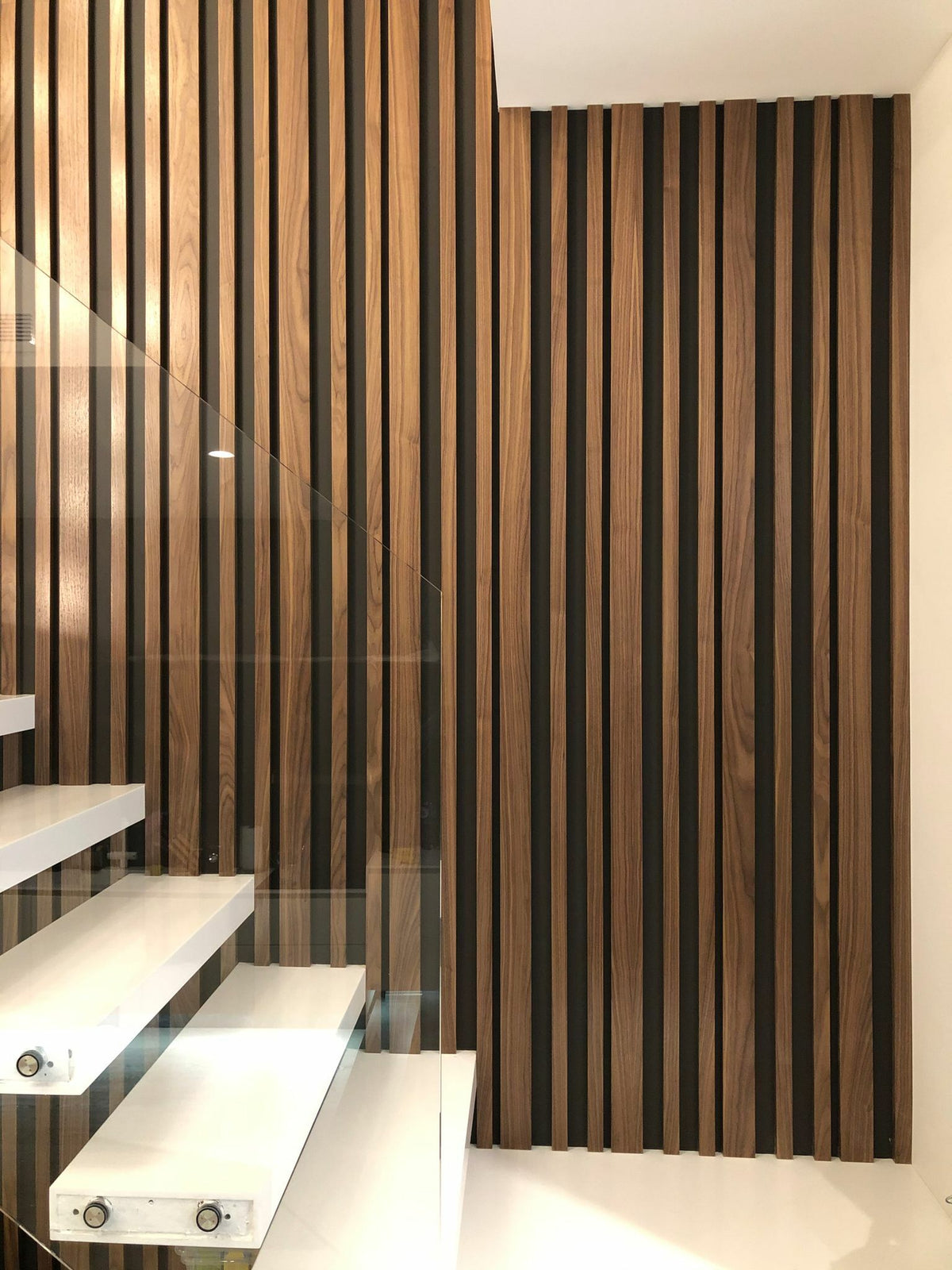 Mixed Width Slat Wall for a Staircase