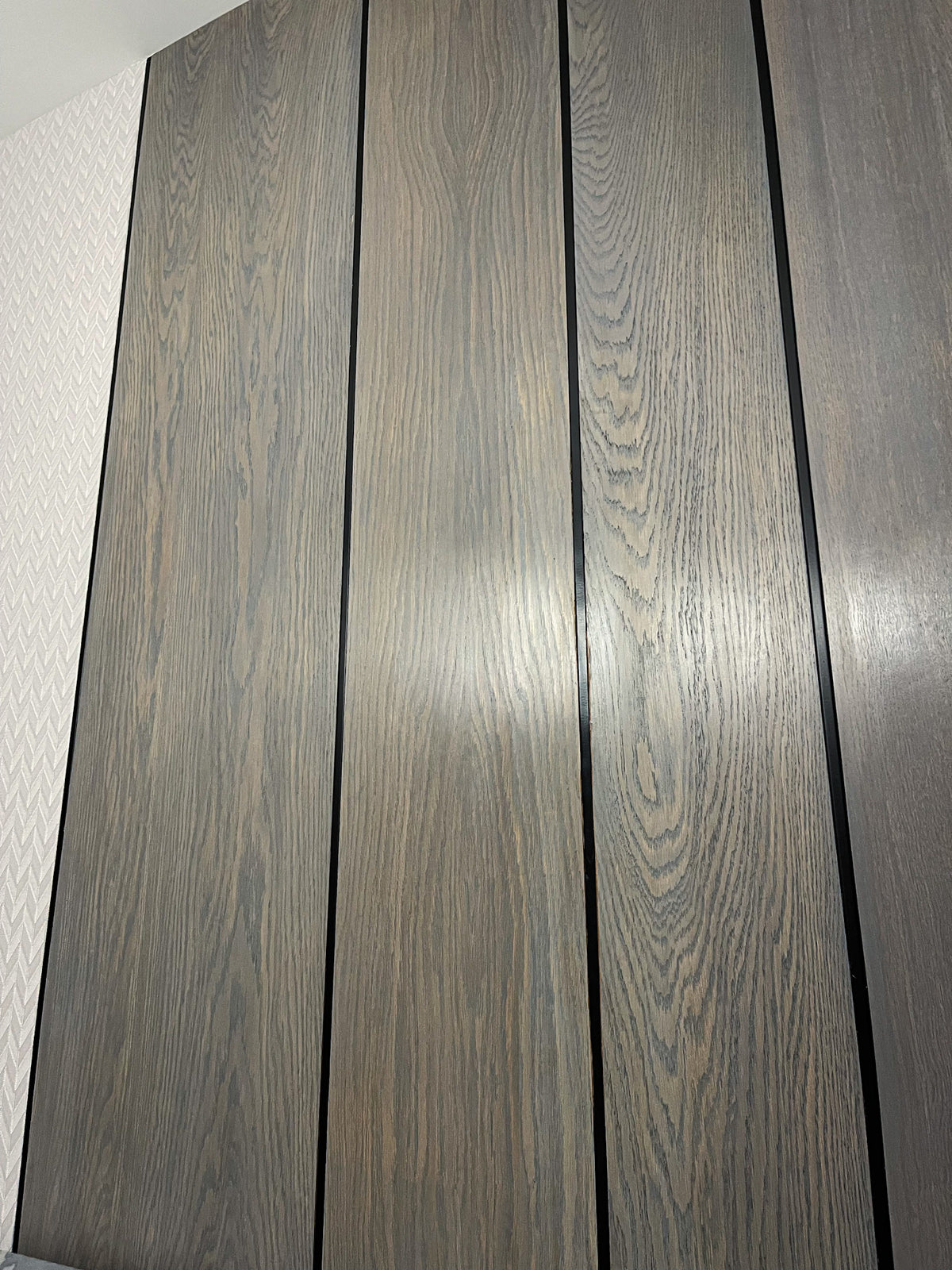 Gray Oak and Tinted Partition Wall