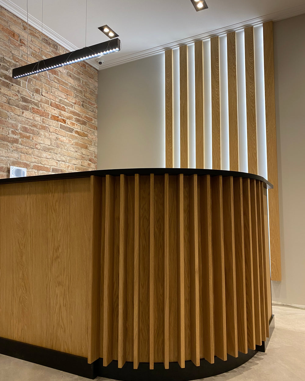Slatted front desk for an office lobby by Element Decor