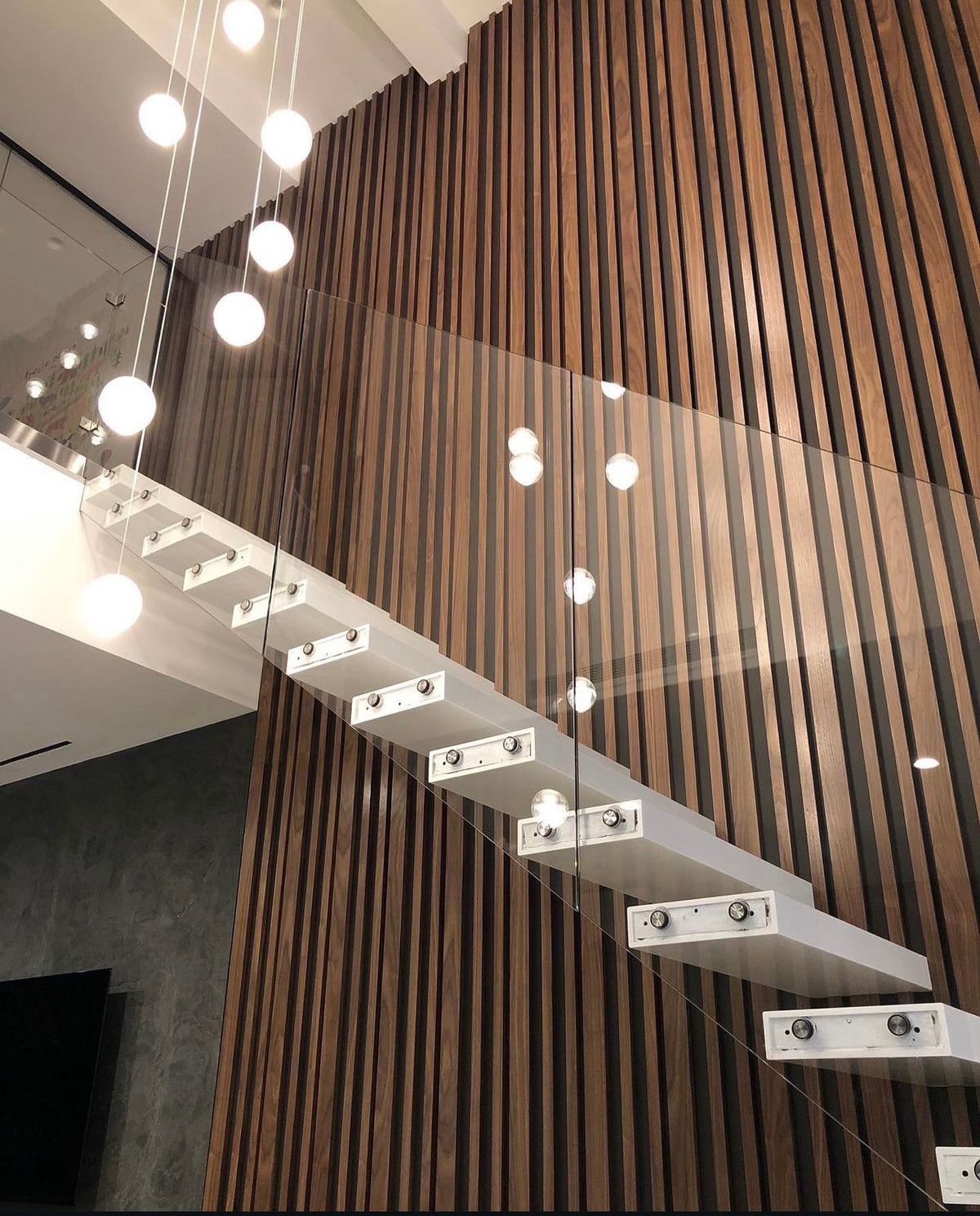 Mixed Width Slat Wall for a Staircase