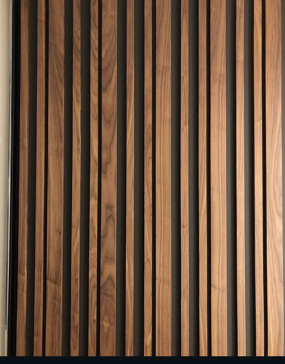 Mixed Width Slat Wall for a Staircase